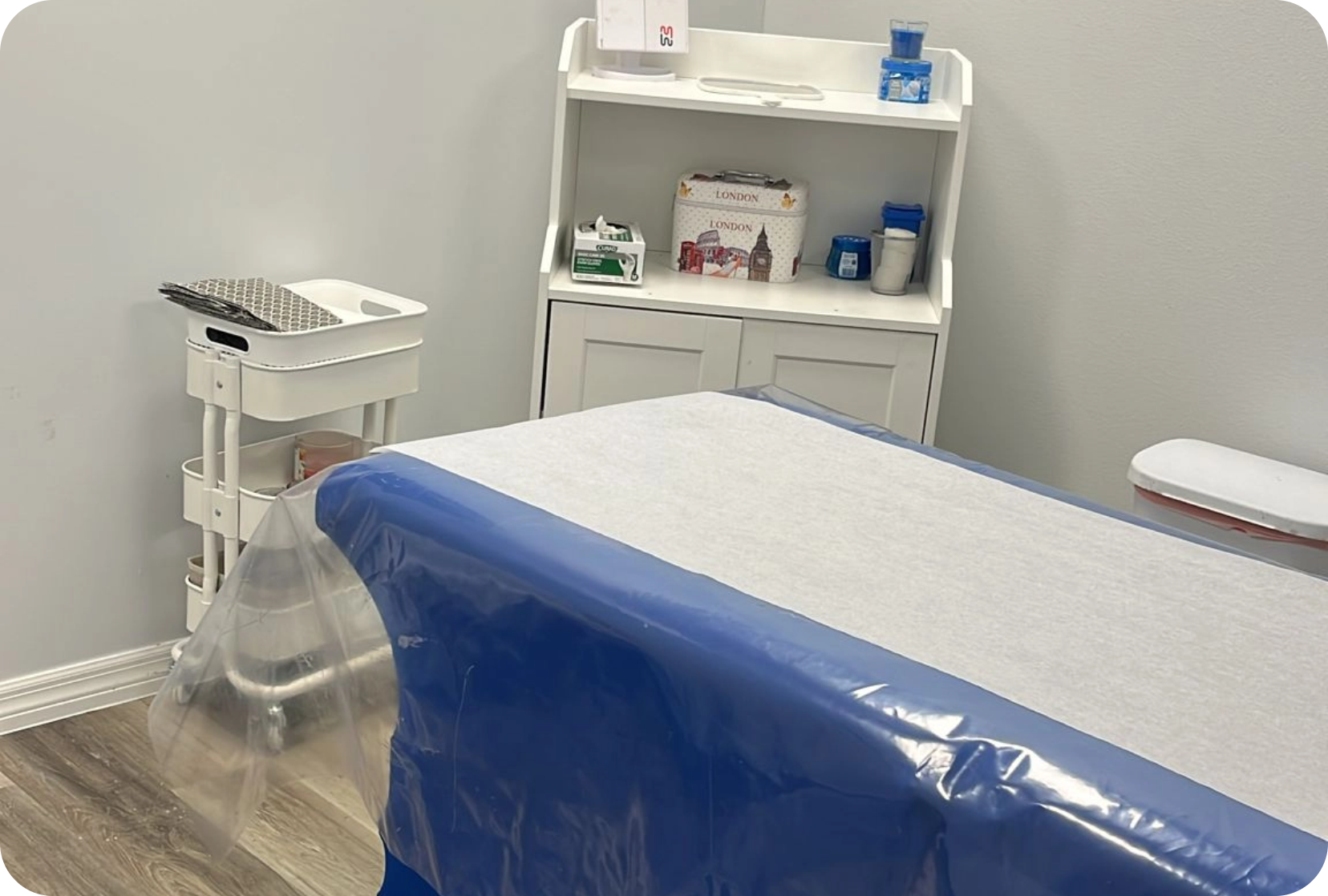 Men's waxing room